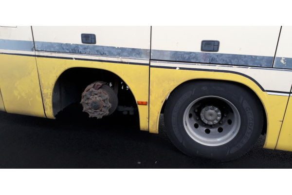 Foto Bus ohne Rad 1