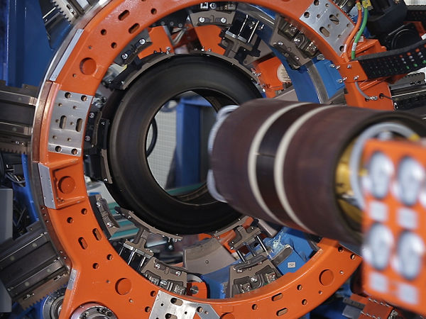 Harburg Freudenberger Maschinenbau flexible Reifenaufbaumaschine 1