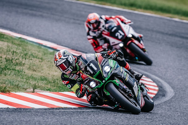 1 Die Bridgestone Reifen spielten eine erhebliche Rolle beim Sieg des 8h Rennens in Suzuka klein