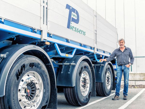 02 First delivery of Apollo truck tyres from Hungarian plant tb
