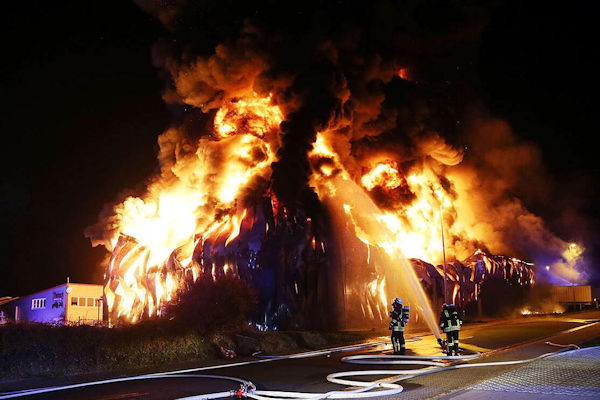 Brand Lagerhalle1