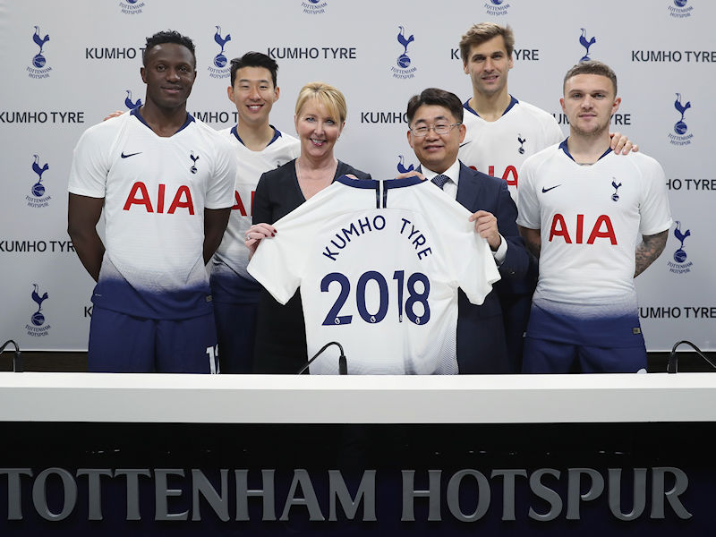 Tottenham Hotspur Vertragsunterzeichnung u.a. Kyungtai Ju und Heung Min Son 002 tb