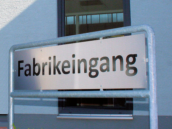 Fabrikeingang tb