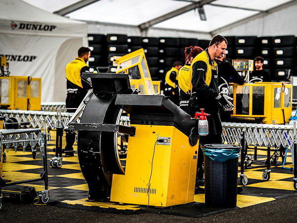 Dunlop 4.000 Reifen für 24 Rennen auf dem Nürburgring