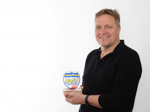 Held der Straße April tb
