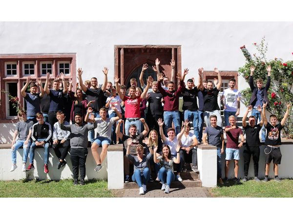 Pirelli Ausbildung klein
