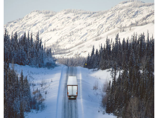 Winterlandschaft mit Lkw klein