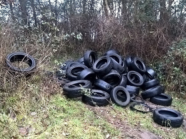 Polizeipresse illegale Altreifenentsorgung in Altenglan