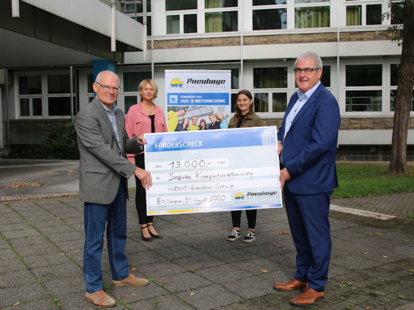 Pneuhage Stiftung spendet tb