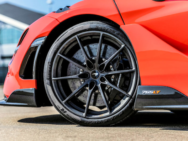 Pirelli McLaren 765LT 2 tb
