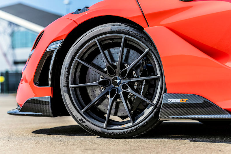 Pirelli McLaren 765LT 2 tb
