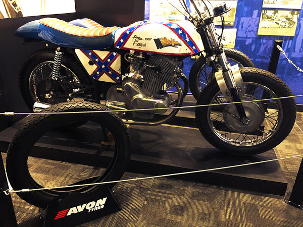 Avon Tyres Reifen fuer Evel Knievel Maschine