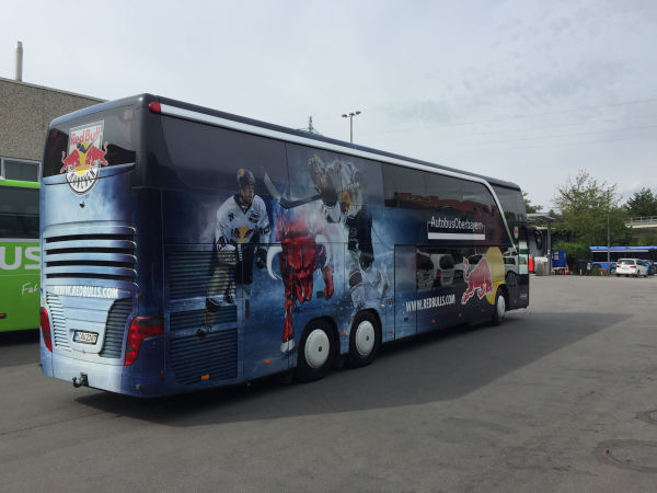 Mannschaftsbus Red Bull klein