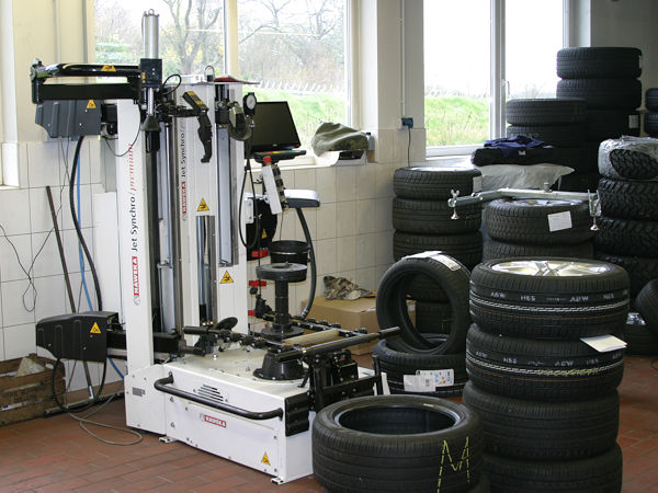 Reifenmontiermaschine