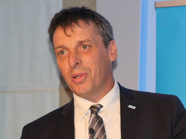 WdK-Chefvolkswirt Michael Berthel warnt davor, dass die wirtschaftliche Erholung der Branche angesichts einer verbesserten Auftragslage durch die hohen Preise für Rohstoffe abgeschwächt werden könnte (Bild: NRZ/Christian Marx)