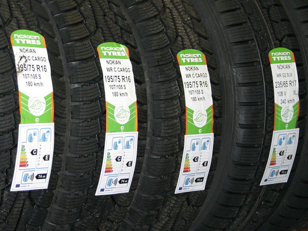 Kein Aprilscherz: Ab 1. Mai heißt es langsam aber sicher Abschied nehmen vom „alten“ bzw. bisherigen Reifenlabel, das 2012 eingeführt wurde und an dessen Stelle ab dem genannten Stichtag eine überarbeitete Variante tritt (Bild: NRZ/Christian Marx)