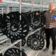 Setzt auch im erweiterten Lager auf Radschutzmatten der Safety Seal GmbH: Manfried Lehrke, Geschäftsführer des Point-S-Partners Reifen Lehrke in Dortmund (Bild: Safety Seal)