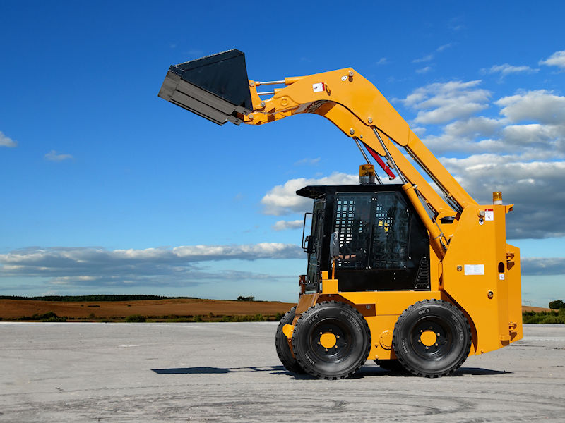 Der neue Skid Max SR-Skidder von von BKT ist speziell für den Einsatz in extrem schweren Arbeitsumgebungen und auf harten Oberflächen konzipiert und dient der Ausrüstung von Ladern und Teleskopladern (Bild: BKT)