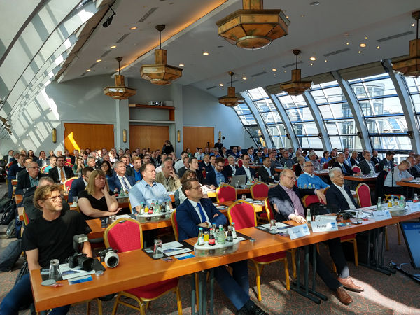 Beim BRV ist die Vorfreude groß, dass die Branche – wie hier auf dem Foto 2019 in Hamburg – bei der nunmehr für Ende September anberaumten Mitgliederversammlung wieder zusammentrifft: dann in der Kölner Festhalle Gürzenich (Bild: NRZ/Christian Marx)