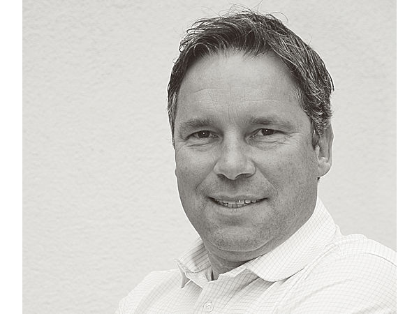 Hat auch nach mittlerweile 25 Jahren noch „wahnsinnig Spaß, die neuesten Trends und Entwicklungen mitzugestalten“ in der Automobilbranche: Oliver Schielein, Geschäftsführer der auf diesen Bereich spezialisierten Kommunikationsagentur IKmedia (Bild: IKmedia)