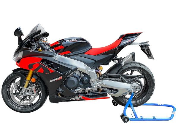 Für die Aprilia RSV4 (Foto) und Tuono V4 bietet ThyssenKrupp Carbon Components seine Carbonfelgen im „Style 2“ an, wobei das Design an menschliche Muskelstränge erinnern und damit die als kraftvoll beschriebene Anmutung der Fahrzeuge unterstreichen soll (Bild: ThyssenKrupp Carbon Components)