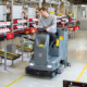 Für ein leises und ressourcenschonendes Arbeiten verbunden mit einem guten Reinigungsergebnis hat Kärcher bei seinem Maschinenmodell „B 110 R“ vor allem dessen Bürstenkopf und den Saugbalken überarbeitet, die beide aus besonders robustem Material gefertigt sein sollen (Bild: Kärcher)