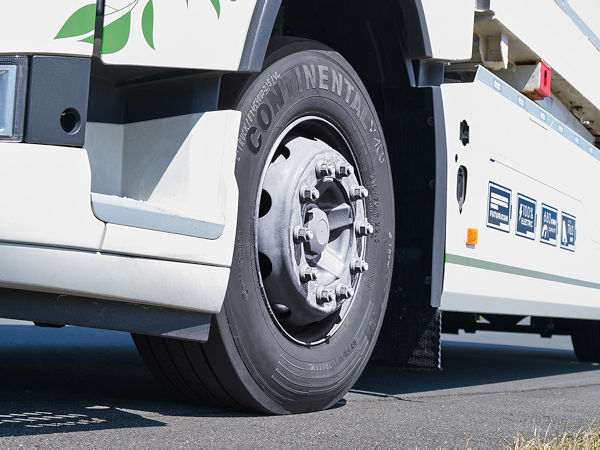 Bei den aktuellen Testfahrten vergleicht Continental die aus seiner „EcoRegional“-Produktlinie bestehende Originalbereifung des E-Lkws mit dem „EfficientPro“ genauso wie mit als brandneu bezeichneten Prototypen (Bild: Continental)