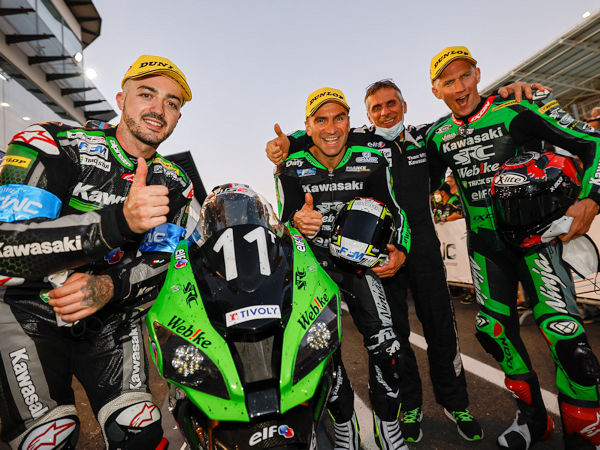Das auf Dunlop-Reifen an seiner Maschine vertrauende Team Webike SRC Kawasaki France Trickstar wurde beim EWC-Lauf in Estoril zwar „nur“ Zweiter, liegt bis zum nächsten Lauf Mitte September in der Gesamtwertung nun aber dennoch vorn (Bild: Dunlop)