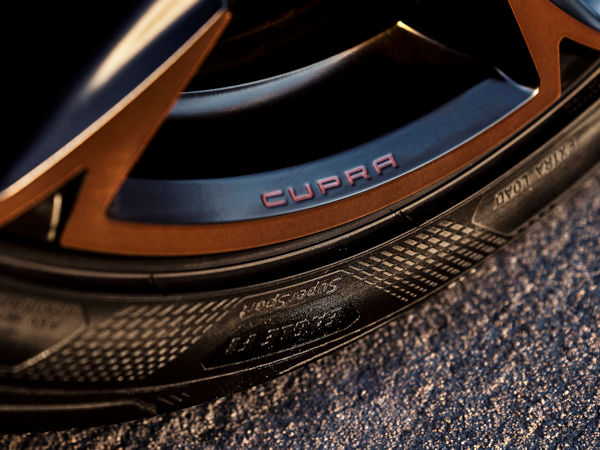 Die Seat- und damit Volkswagen-Marke Cupra hat sich für ihr Fahrzeugmodell Formentor VZ5 für Goodyears „Eagle F1 SuperSport” in der Dimension 255/35 R20 als Erstausrüstungsbereifung entschieden (Bild: Goodyear)