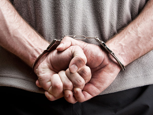 Schon bei ihrem ersten Raubzug am 8./9. Mai sollen die Diebe rund 200 Pkw-Reifen im Wert mehrerer 10.000 Euro erbeutet haben, bevor sie am 15./16. Mai erneut bei derselben Lagerhalle am Fürther Hafen zuschlugen – jetzt sitzen drei Tatverdächtige in Haft (Bild: NRZ-Fundus)