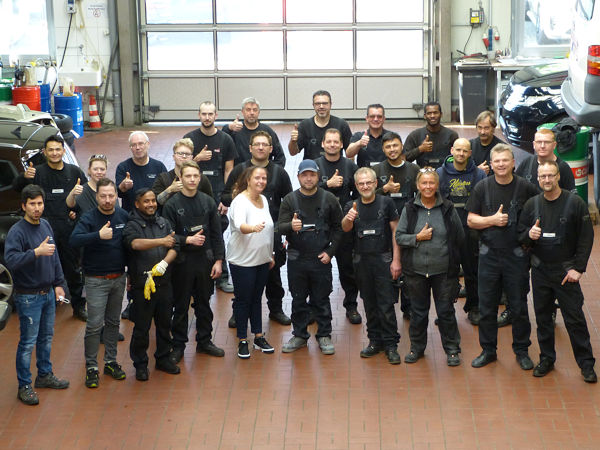 Bis Mitte Juni dieses Jahres hat Bilstein eigenen Angaben zufolge insgesamt bereits mehr als 1.900 Personen virtuell geschult, darunter unter anderem auch Beschäftigte der Werkstatt Autoprofi Ertner (Bild: Bilstein)