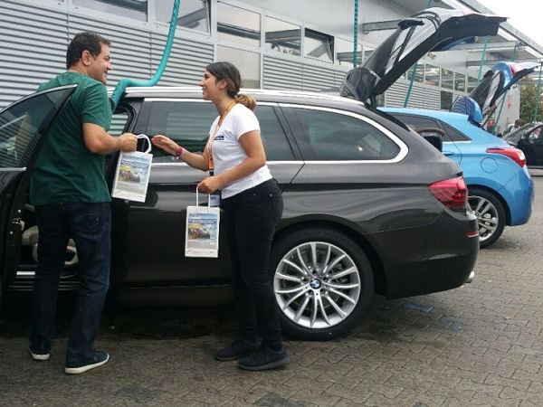 Laut der „Initiative Reifenqualität“ beteiligen sich von Jahr zu Jahr immer mehr Waschstraßen und Tankstellen mit Waschanlage an der „Wash & Check“ genannten Aktion, mit der Autofahrer für das Thema Reifen sensibilisiert werden sollen (Bild: Initiative Reifenqualität)