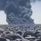 Seit 2007 soll es keine Exporte gebrauchter Reifen von Deutschland aus nach Kuwait gegeben haben, wo auf einem dortigen riesigen Altreifenlager jüngst eine größere Menge davon in Brand geraten zu sein scheint (Bild: YouTube/Screenshot)