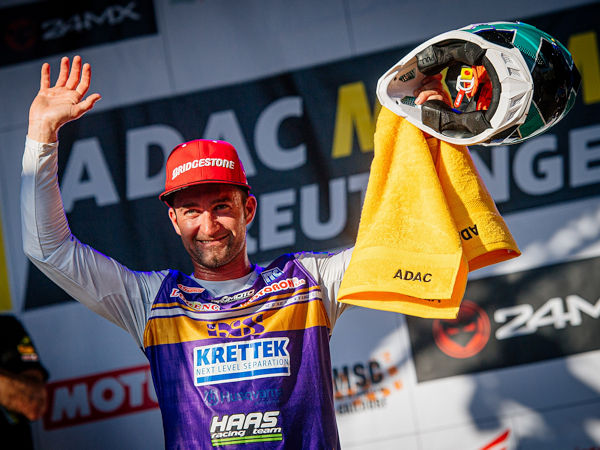 Beim ADAC-MX-Masters-Saisonfinale konnte Bridgestone-Fahrer Maximilian Nagl alle drei Läufe gewinnen, doch da er verletzungsbedingt ein Rennwochenende aussetzen musste, reichte es mit insgesamt acht Siegen bei elf Rennen, an denen er teilgenommen hat, in der Gesamtwertung für Platz drei (Bild: Bridgestone)