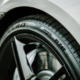Pirellis „P Zero“ mit Elect-Kennzeichnung ist in München unter anderem an Fahrzeugen wie dem Porsche Taycan, Ford Mustang Mach-E GT, Polestar 1, BMW iX sowie EQE von Mercedes-Benz zu sehen gewesen (Bild: Pirelli)