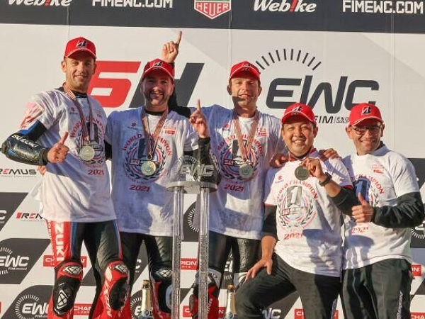 Feiert den Titelgewinn der EWC-Saison 2021: der auf Bridgestone-Reifen vertrauende Rennstall Yoshimura SERT Motul, bei dem das Kürzel im Namen für Suzuki Endurance Racing Team steht (Bild: Bridgestone)