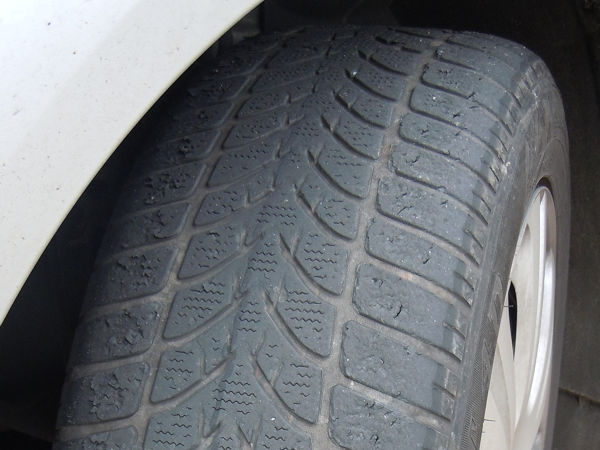 Laut ATU hat sich dieses Frühjahr so mancher Autofahrer den Wechsel auf Sommerreifen gespart, sodass aktuell noch montierte Winterreifen in keinem allzu guten Zustand mehr sind und in diesem Herbst ausgetauscht werden sollten (Bild: NRZ/Christian Marx)