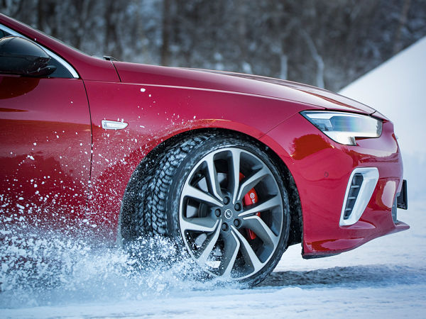 Zur diesjährigen Umrüstsaison bietet Opel Kunden wieder vier Winterkompletträder zum Preis von dreien an (Bild: Opel)