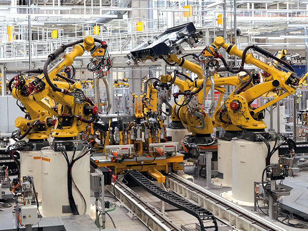 Durch den Halbleitermangel bedingte Produktionsstopps der Automobilindustrie belasten nicht zuletzt deren Zulieferer, würden bei ihnen bestellte Lieferungen laut der ArGeZ doch mitunter äußerst kurzfristig storniert (Bild: Volkswagen)