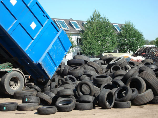 kurz altreifencontainer klein