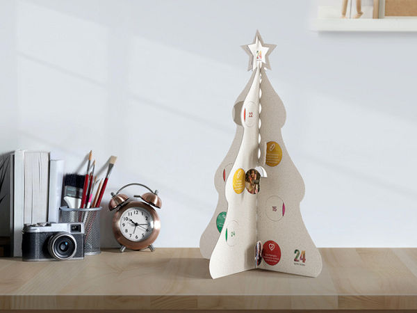 Über die Anschaffung von 24 der vom Verein 24 gute Taten aufgelegten Adventskalender, die das Unternehmen nun verlost, unterstützt der Altreifenentsorger Kurz soziale und ökologische Projekte (Bild: 24 gute Taten e.V./Sven Wagenfeld)
