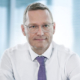 „Die Schaeffler-Gruppe hat im dritten Quartal 2021 in einem herausfordernden Marktumfeld ihre Resilienz bewiesen“, sagt Claus Bauer, Vorstand für Finanzen und IT der Schaeffler AG, und kündigt zugleich die Prüfung von Maßnahmen an, um „den im vierten Quartal weiter zunehmenden Herausforderungen, vor allem auf der Materialpreisseite zu begegnen“ (Bild: Schaeffler)
