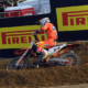 Nach einem vorzeigen Titelerfolg für einen Pirelli-Reifen vertrauenden Fahrer schon im MX2-Klassement hat Jeffrey Herlings die in der Motocross-WM damit bereits bei 75 stehenden Bilanz der Marke mit seinem Sieg in der MXGP-Klasse gleich noch auf 76 hochgeschraubt (Bild: Pirelli)