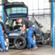 Nicht jeder Autofahrer lässt den Reifenwechsel in einem Servicebetrieb erledigen: Je nach Umfrage/Studie liegt der Do-it-yourself-Anteil aber immerhin irgendwo im Bereich zwischen 20 und 40 Prozent (Bild: OBS, HUK-Coburg, Hagen Lehmann Cobug)
