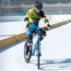 Bremsen auf eisglatter Fahrbahn war eine der Testdisziplinen der Fahrradwinterreifen, die sich ... (Bild: ADAC)