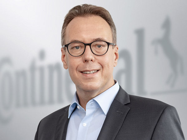 „Mithilfe des bereits zertifizierten Meta-Betriebssystems ‚Apex.OS‘ werden wir die Entwicklungszyklen von neuen Mobilitätsfunktionen vor allem für das automatisierte und autonome Fahren im Einklang mit höchsten Sicherheitsstandards signifikant verkürzen“, meint Frank Petznick, Leiter der Conti-Geschäftseinheit Fahrerassistenzsysteme (Bild: Continental)