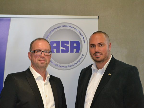Christian Thalheimer (rechts) und Ralf Koch – hier bei ihrer Wahl 2019 – sind vom ASA-Fachbereich Prüfstände für weitere zwei Jahre in ihren Ämtern als dessen Leiter bzw. stellvertretender Leiter bestätigt worden (Bild: ASA)
