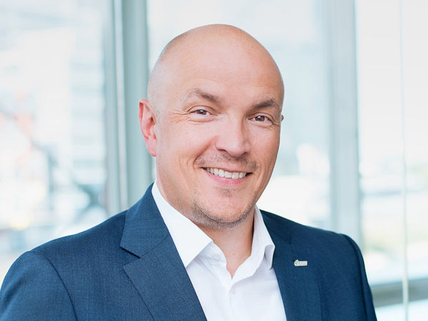 „Unsere Logistik und Infrastruktur ist so ausgelegt, dass wir schnell wachsende Fuhrparks genauso erfolgreich unterstützen können wie den saisonalen Radwechsel der Autohäuser und Werkstätten“, erklärt 4Wheels-Geschäftsführer Oliver Bussick (Bild: 4Wheels)