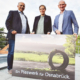 Serkan Kadi und Berenike Seeberg-Elverfeldt – beide Projektleitung – sowie Christoph Hüls (von links), Vorstandsvorsitzender der Stadtwerke Osnabrück, verfolgen mit dem „Pieswerk“ das Ziel, dass regional anfallende Altreifen zukünftig zu fast 100 Prozent vor Ort recycelt werden können (Bild: Stadtwerke Osnabrück/Marco Hörmeyer)