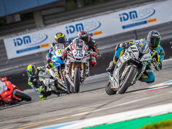 Auch 2022 und 2023 werden nicht nur die diversen IDM-Klassen exklusiv auf Pirelli-Rennreifen ausgetragen, sondern auch im Rahmenprogramm der Serie stattfindende Cup-Rennen (Bild: Pirelli)